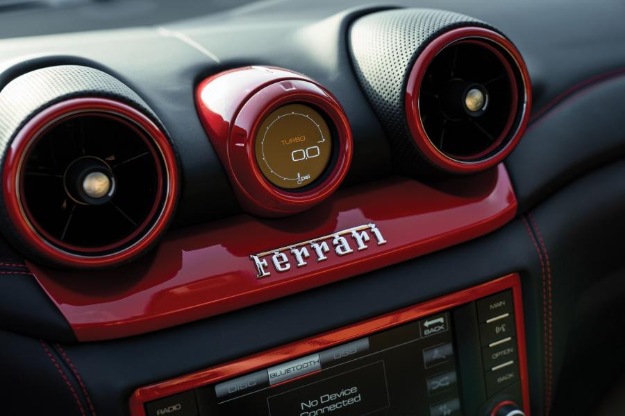 Детали интерьера Ferrari California T The Readhead (227523) 2017 года  (фото 18 из 23)